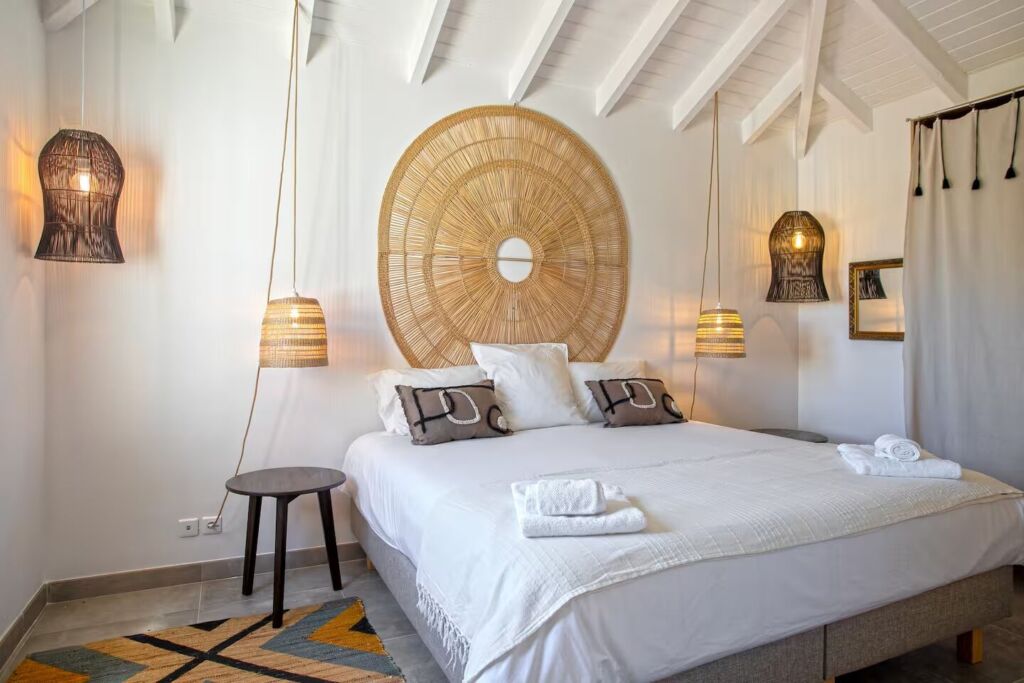 Bedroom 1 - 1 King Bed