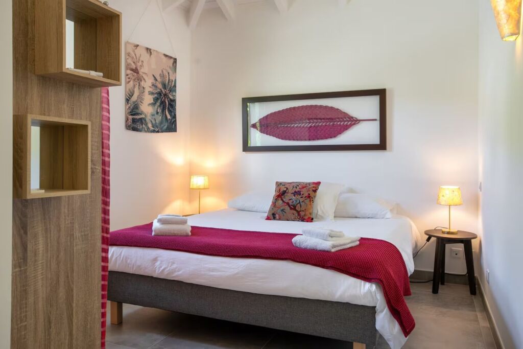 Bedroom 2 - 1 Queen Bed