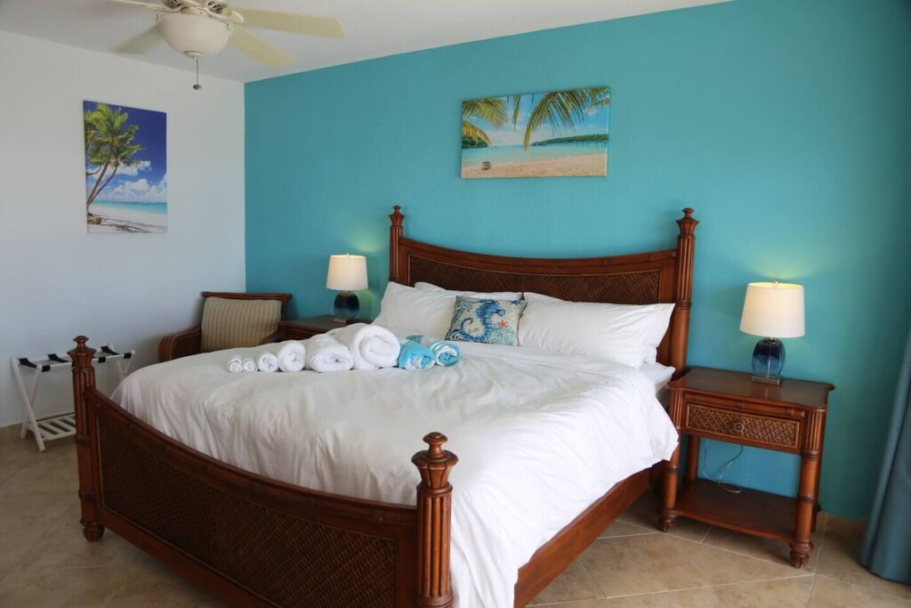 Bedroom 1 - 1 King Bed