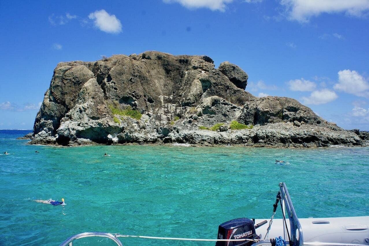 Boomerang power catamaran snorkeling tour in St Maarten