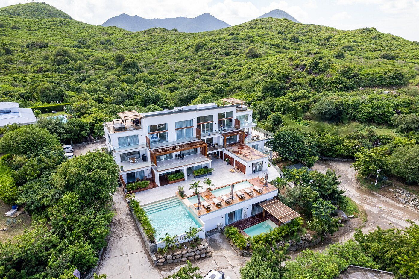 Aura Anse Marcel residences above the bay