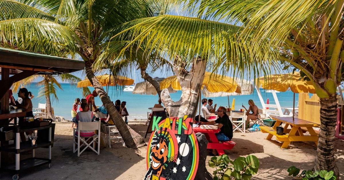 Kali's Beach Bar à Friar's Bay