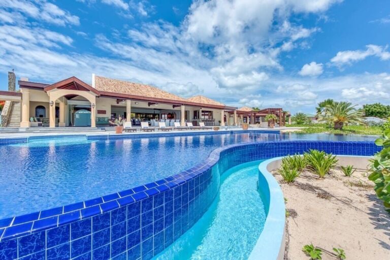 book luxury villa St Martin online