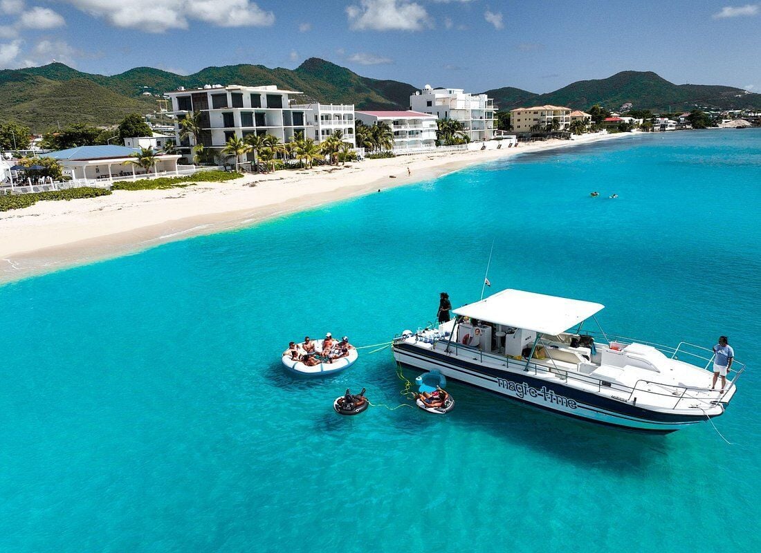 Private catamaran charter in St Maarten